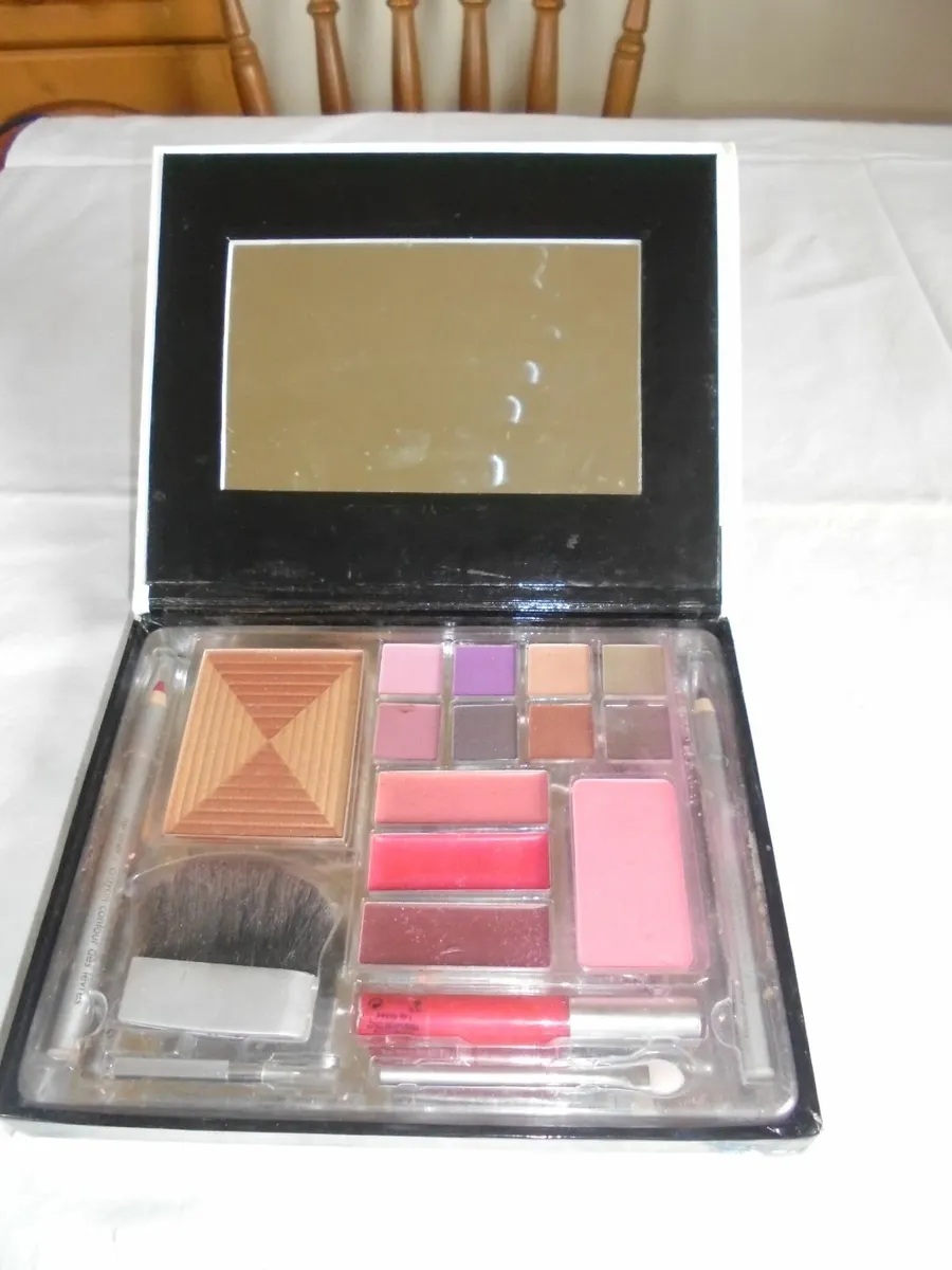 OOh Delicious Complete Face Gift Set for Sale - Image 3