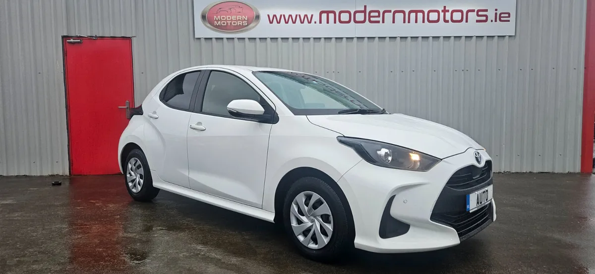 Toyota Yaris 1.5 hybrid/petrol 5dr new model - Image 3