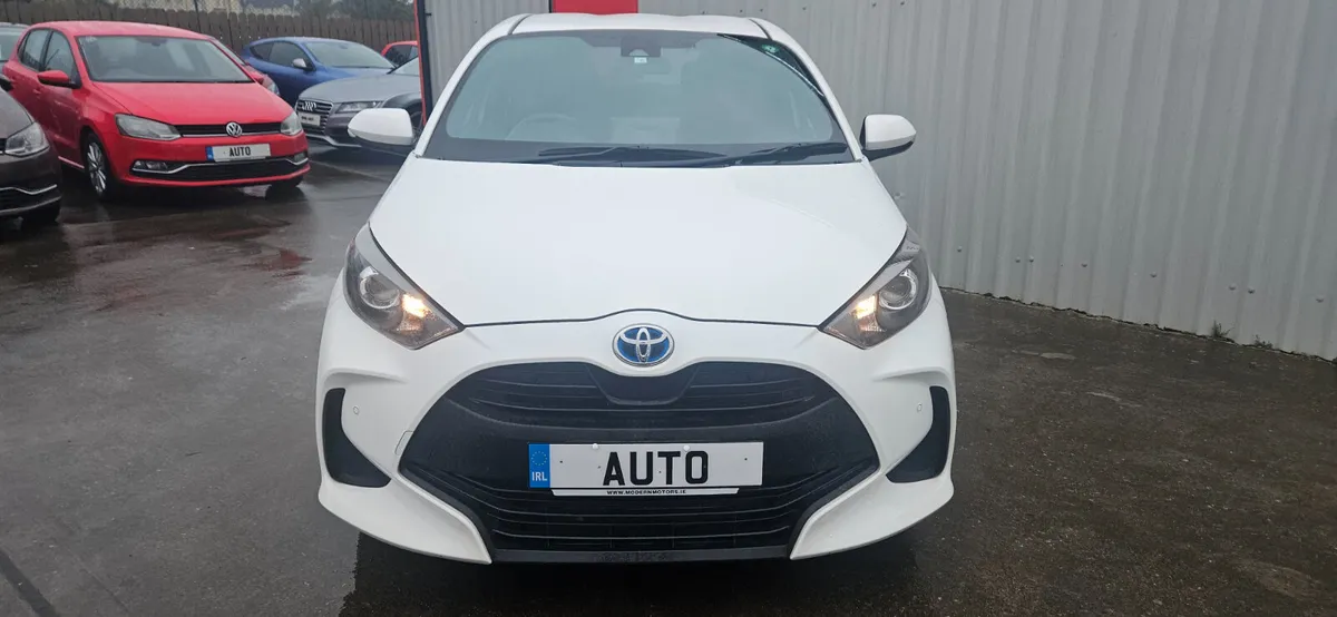Toyota Yaris 1.5 hybrid/petrol 5dr new model - Image 4