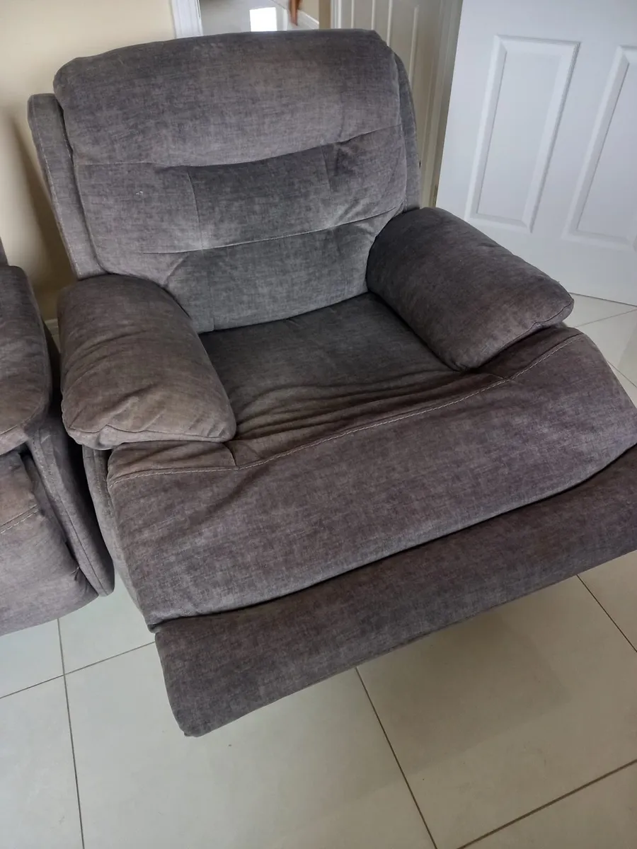 2 Recliner - Image 1