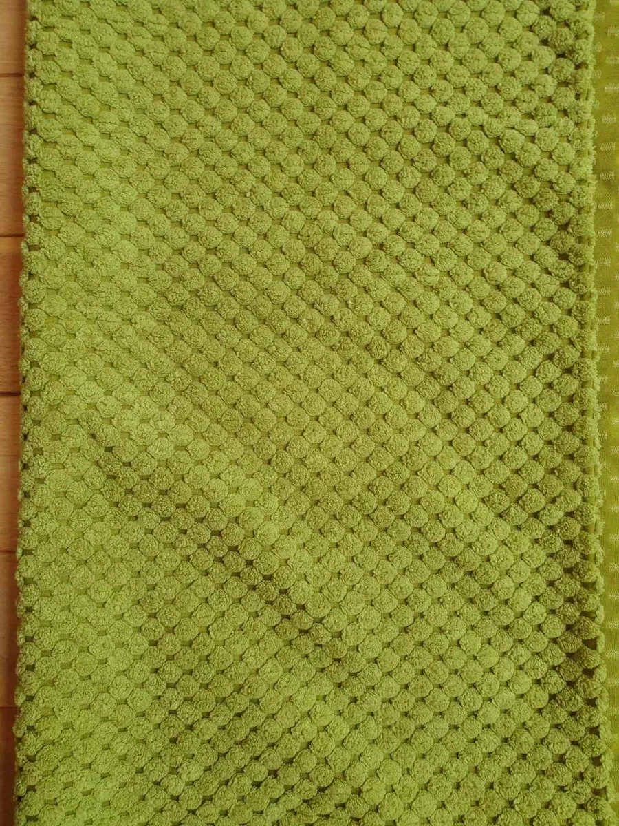 Green cushions and throw - Image 2