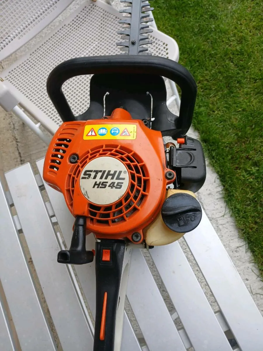 Stihl hs45 hedge strimmer in excellent condition - Image 2