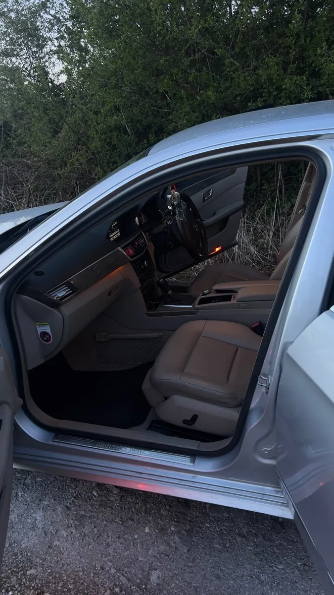 Mercedes-Benz E-Class 2011 - Image 4