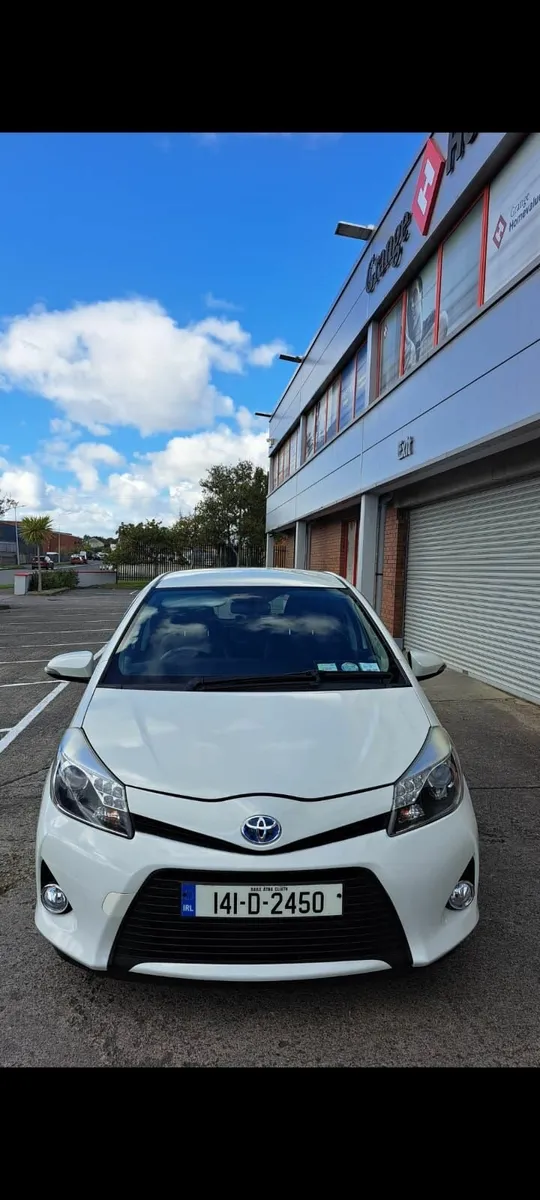 Toyota Yaris 1.5 Hybrid 2014 Low Mileage - Image 1