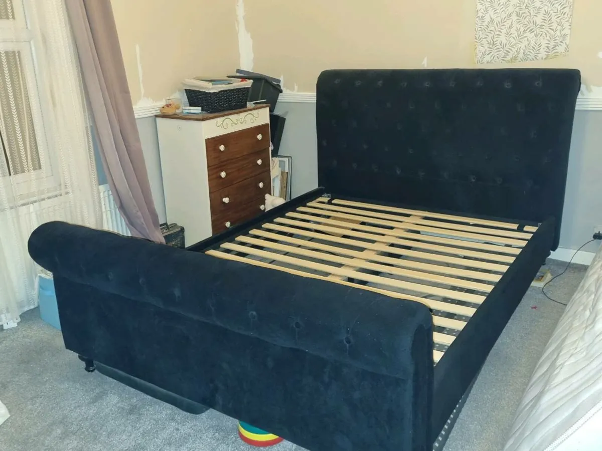 King size bed - Image 3