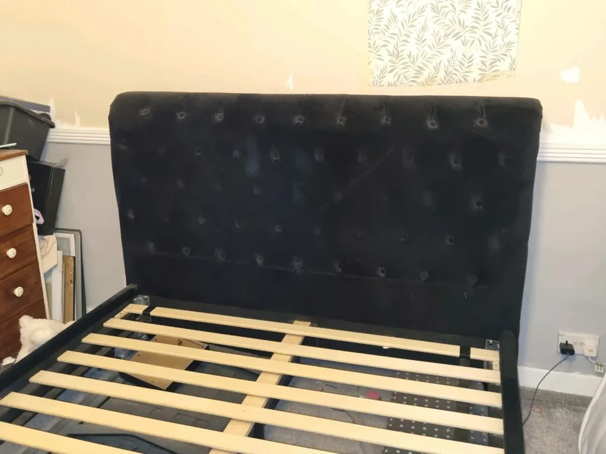 King size bed - Image 4