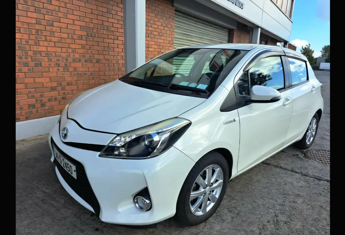 Toyota Yaris 1.5 Hybrid 2014 Low Mileage - Image 2