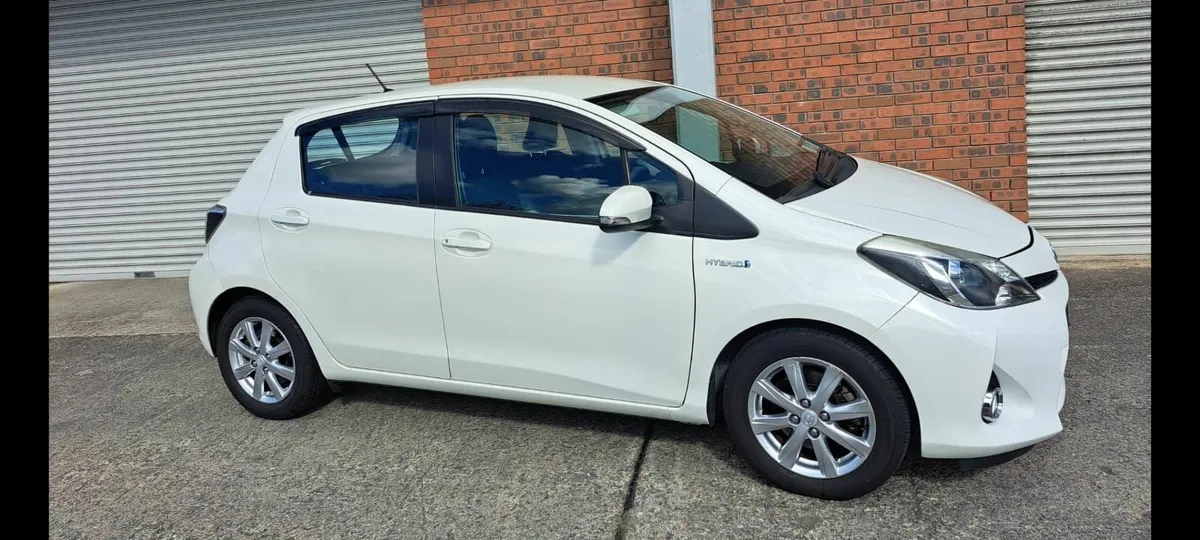 Toyota Yaris 1.5 Hybrid 2014 Low Mileage - Image 3
