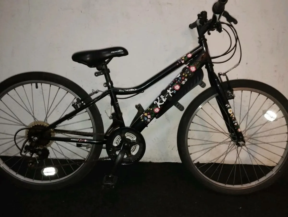 Girls 24inch bike - Image 1