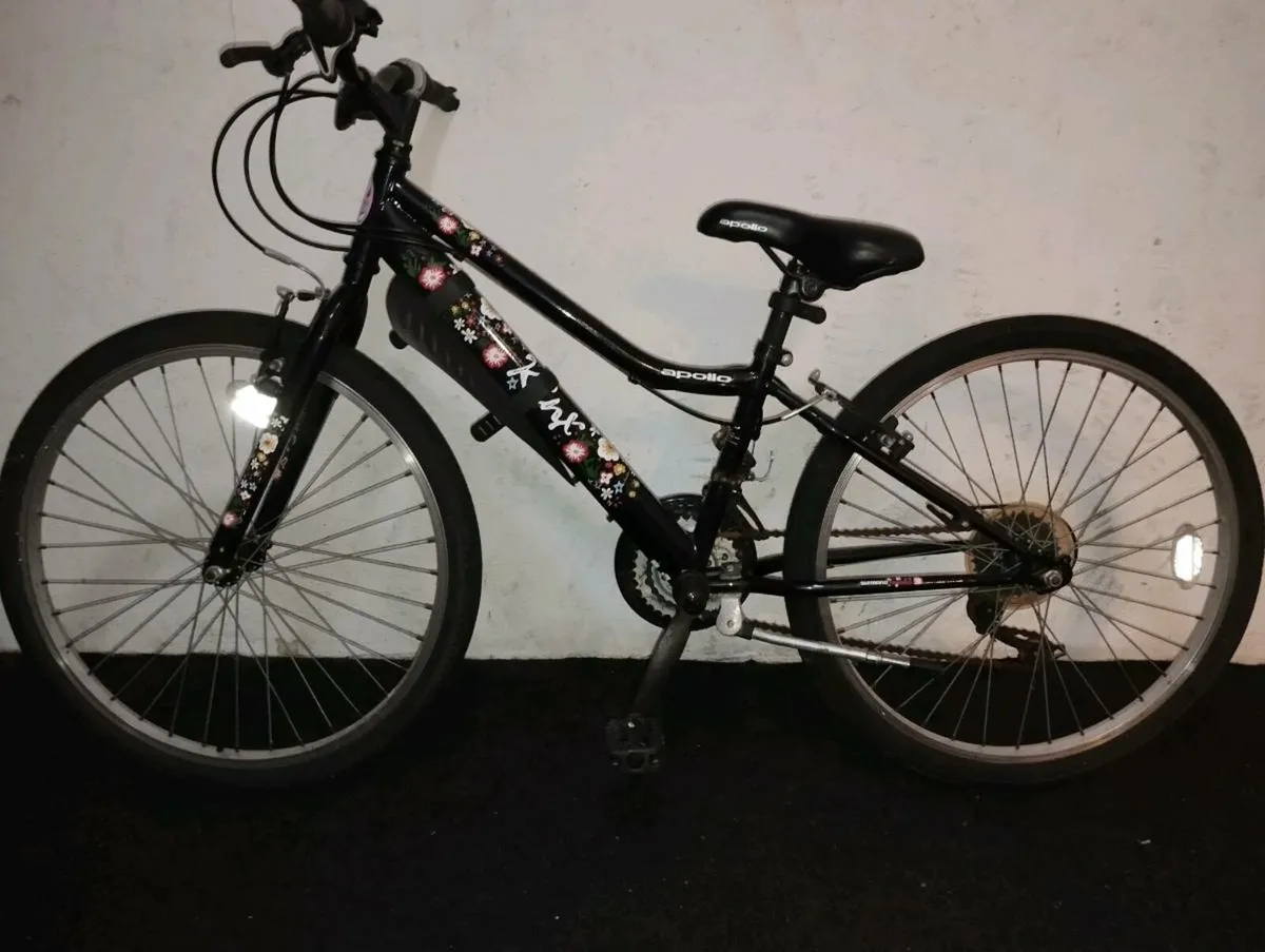 Girls 24inch bike - Image 2