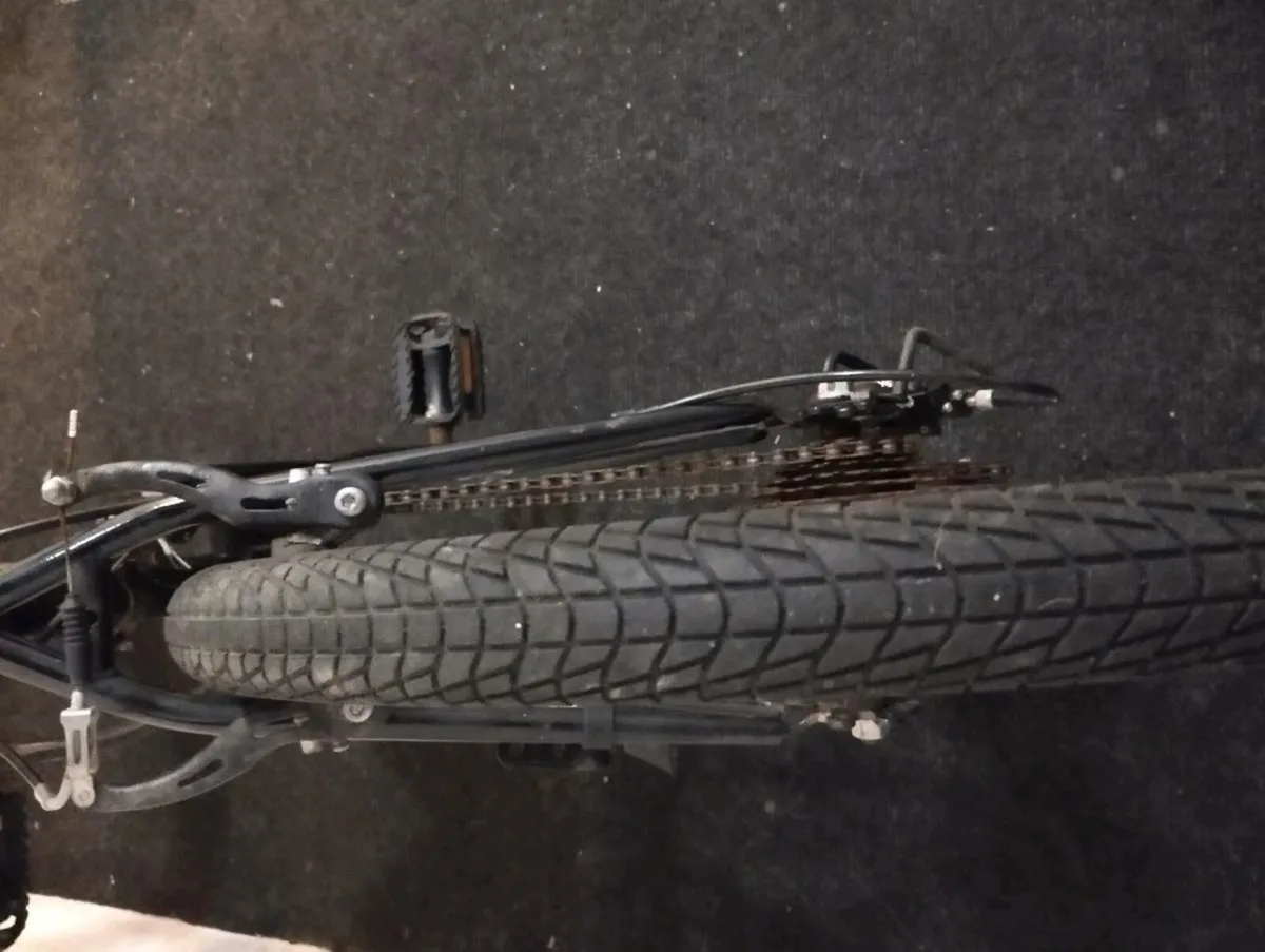 Girls 24inch bike - Image 3