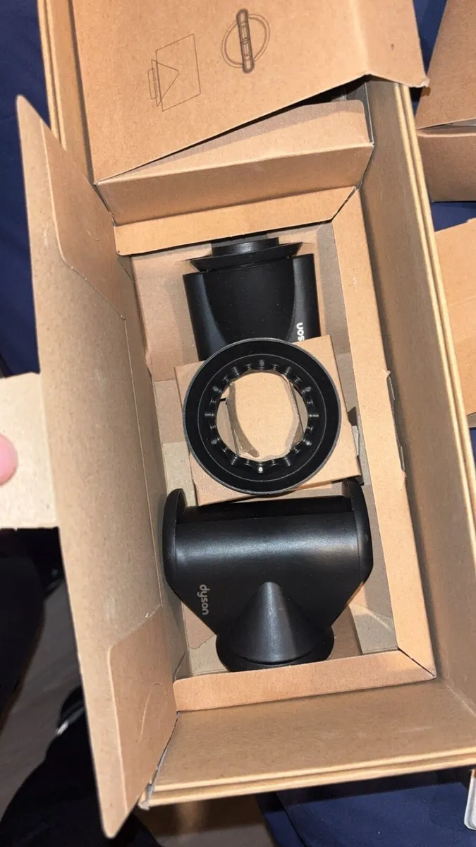 Dyson supersonic hairdryer - Image 3
