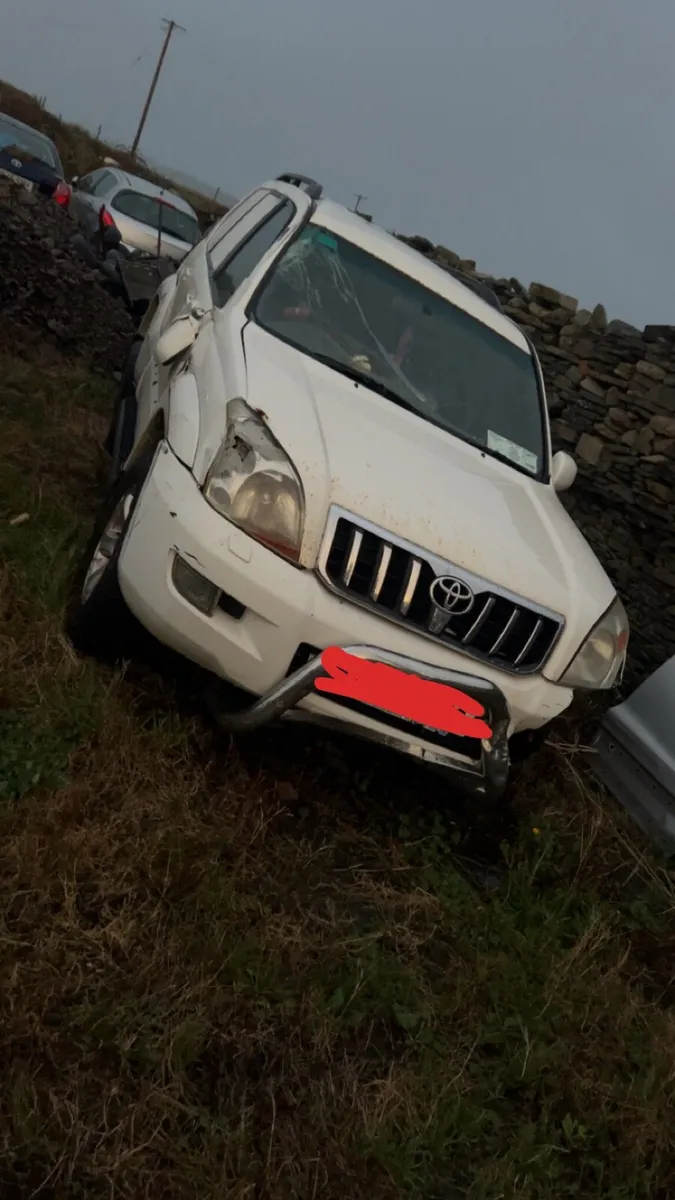 Landcruiser  damaged - Image 1