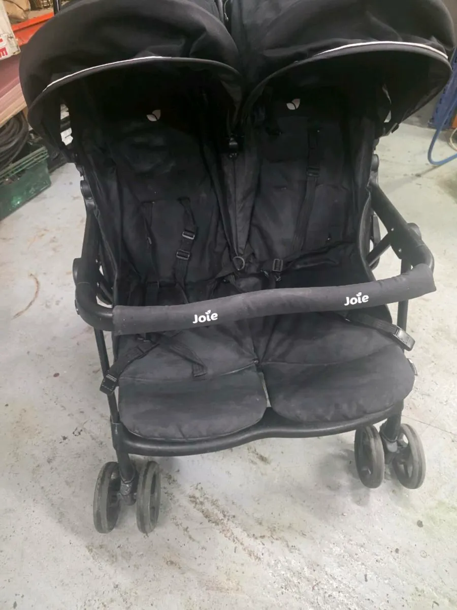Children double buggy - Image 1