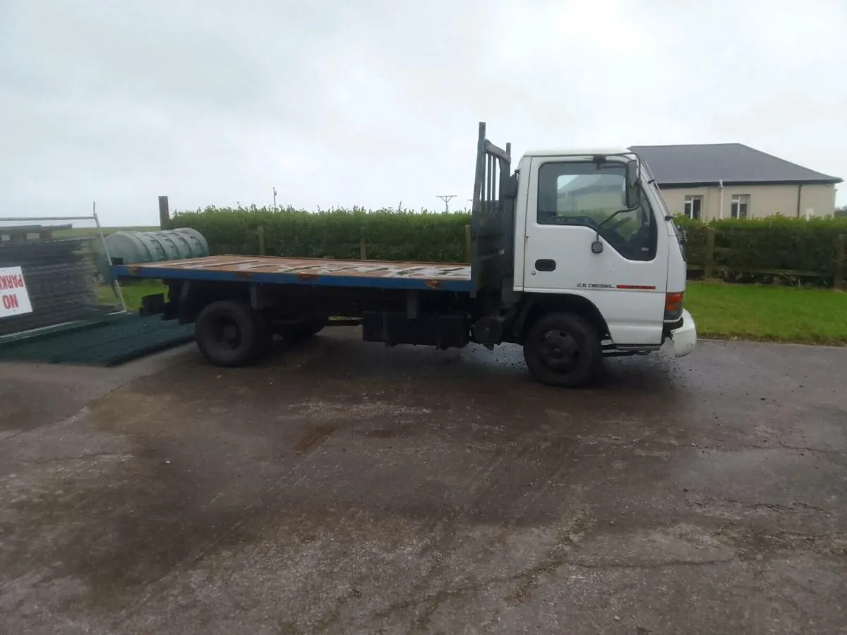 Isuzu tipper - Image 2