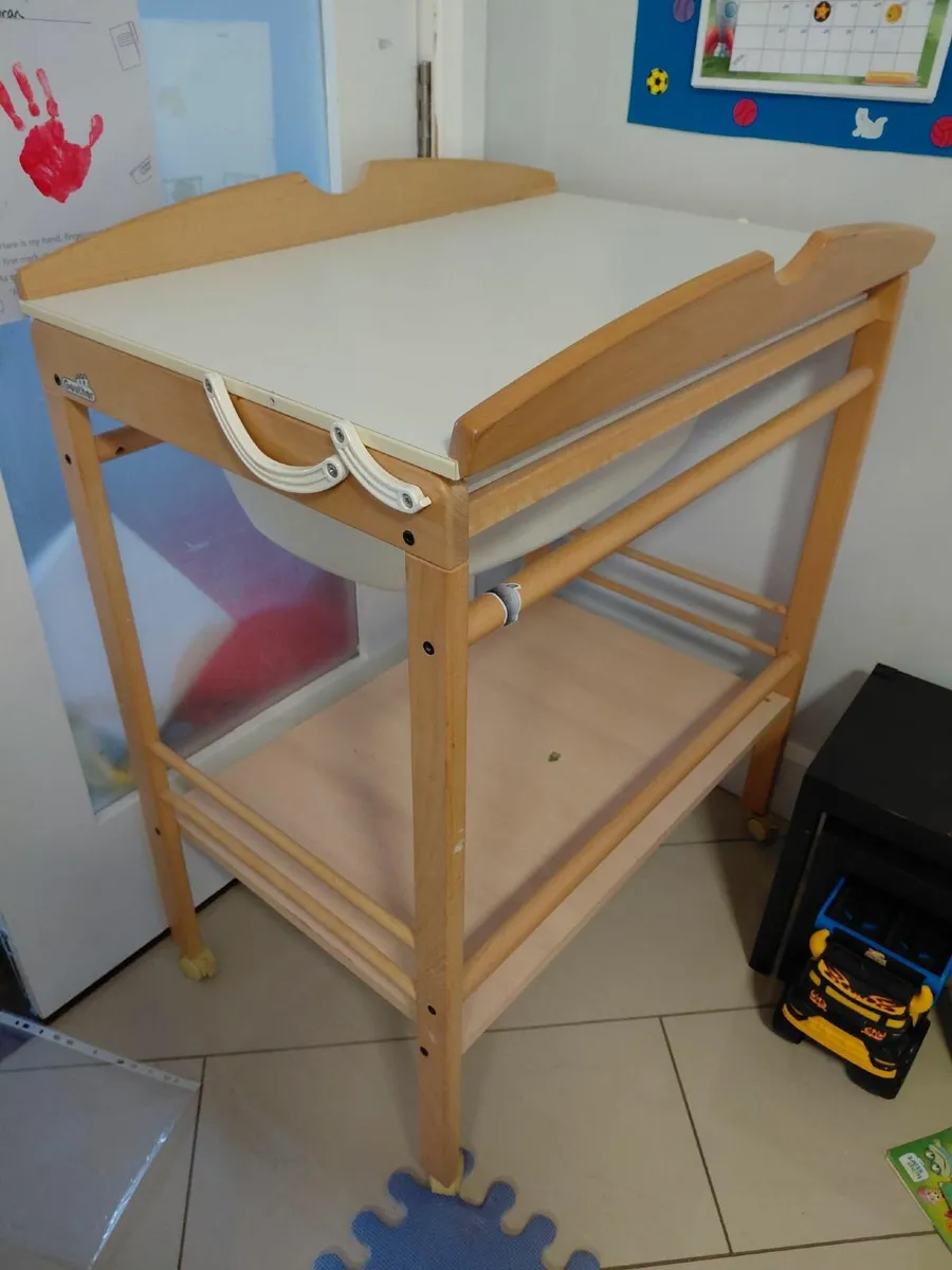 Geuther Changing Table with Baby Bath - Image 1