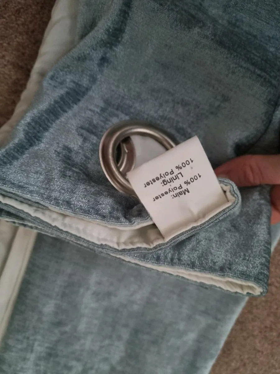 2 sets of eyelet curtains- blue/silver - Image 3