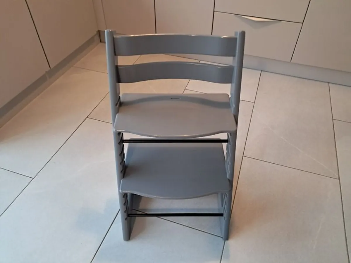 Tripp Trapp with baby set, seat cover and straps - Image 1