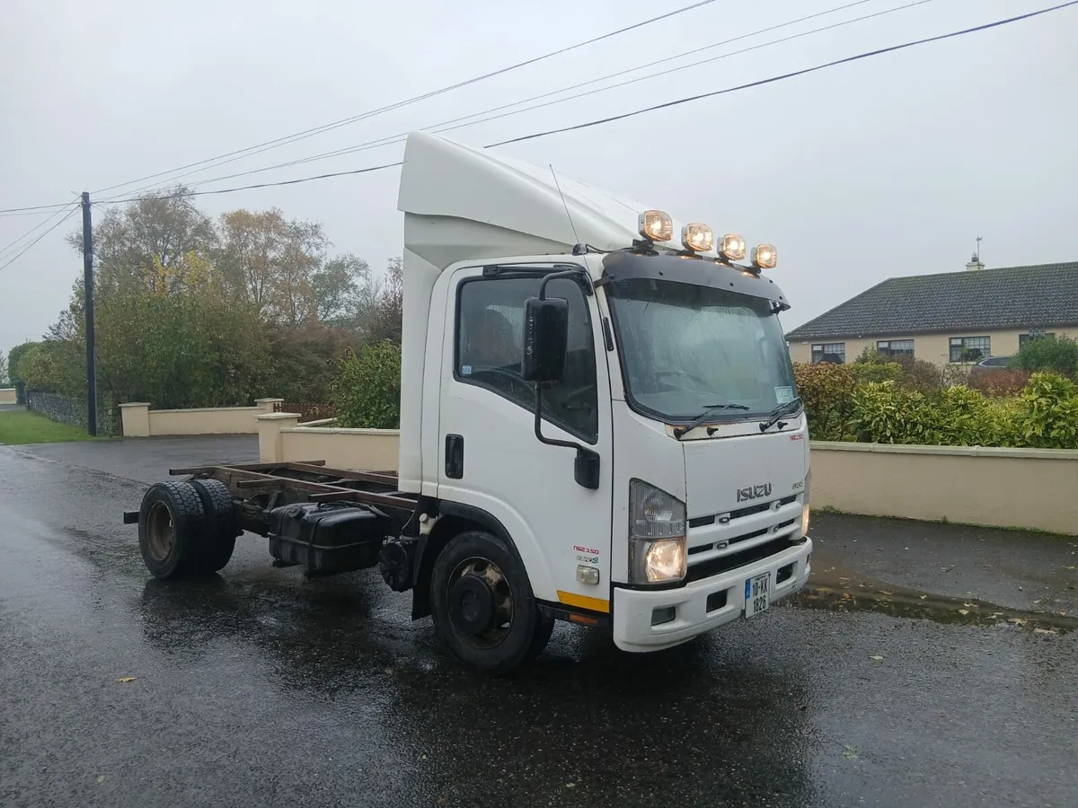 2010 isuzu npr - Image 1