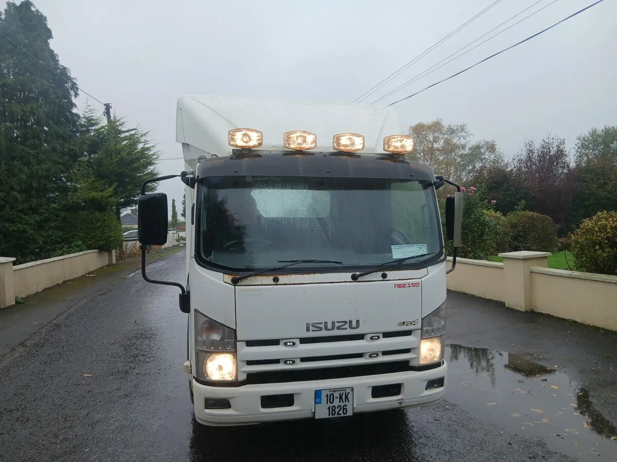 2010 isuzu npr - Image 2