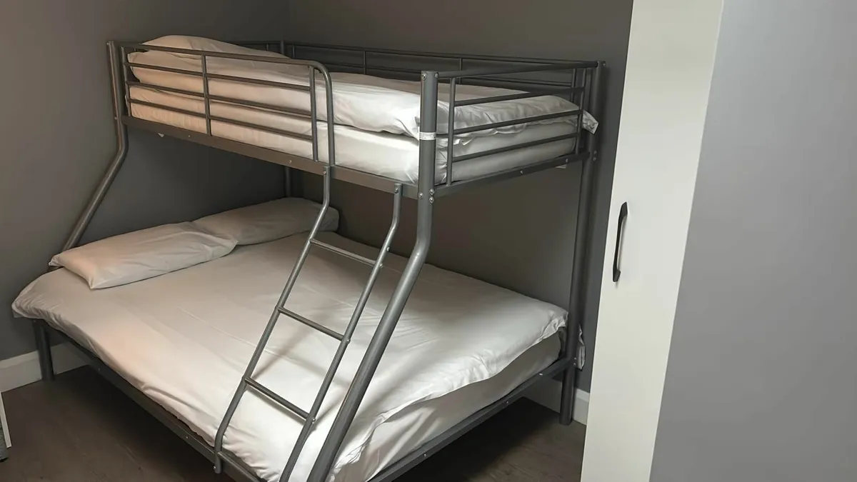 Triple bunk beds