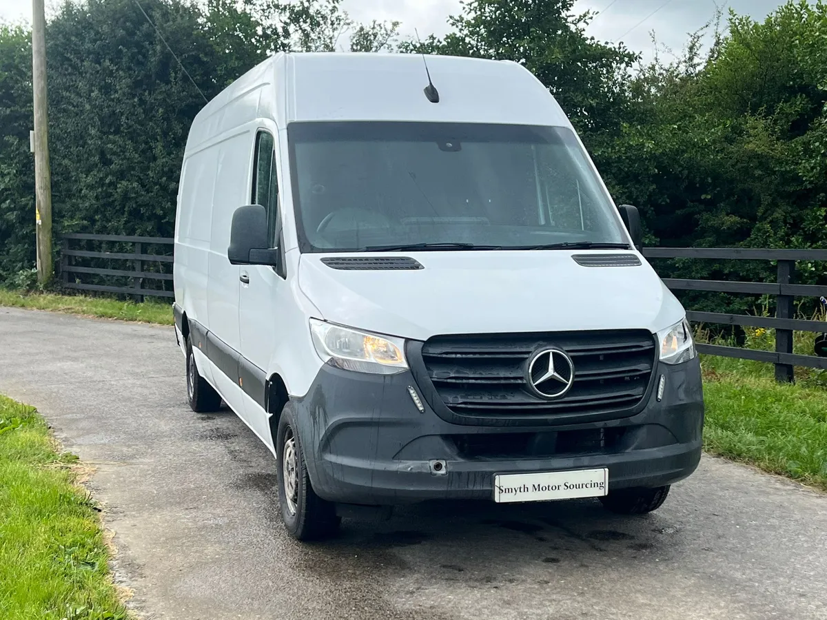 211 Mercedes Benz Sprinter LWB High Roof - Image 2
