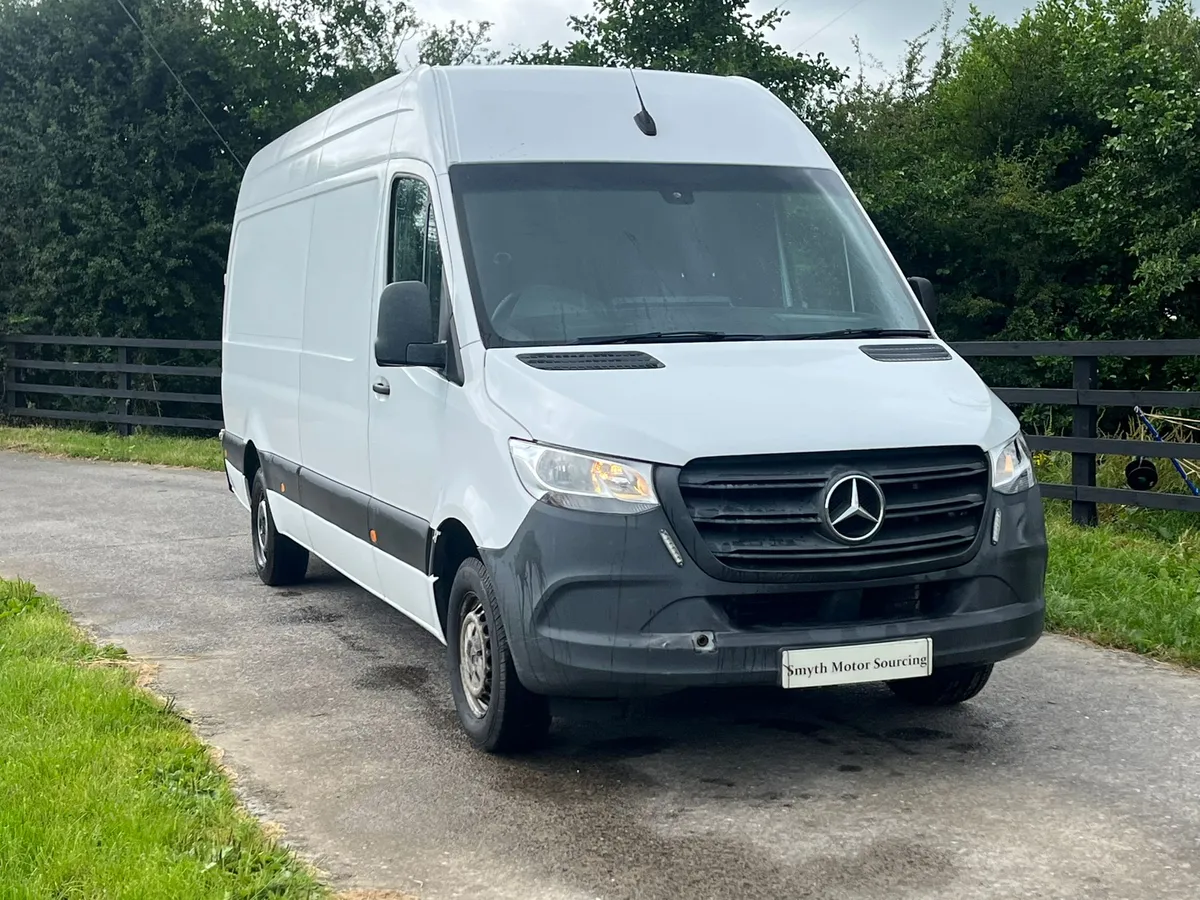 211 Mercedes Benz Sprinter LWB High Roof - Image 3