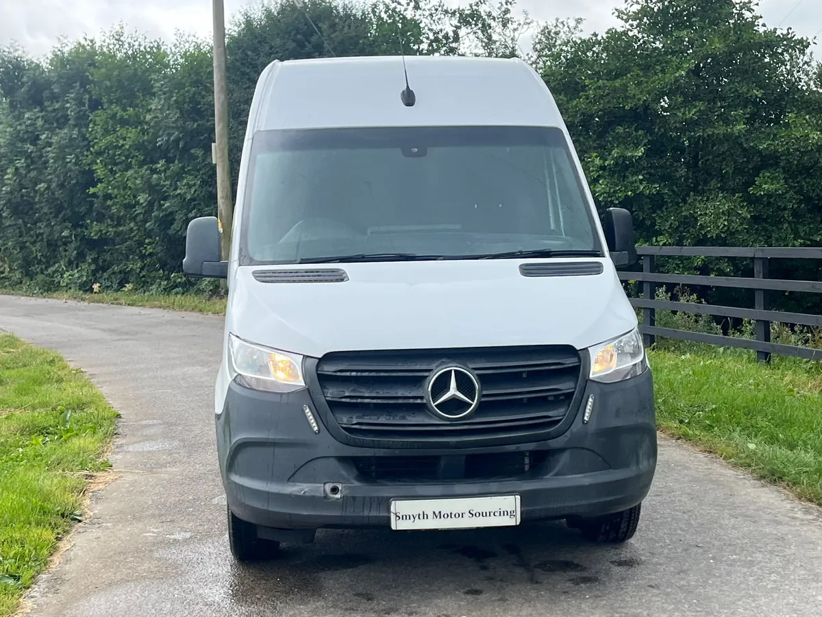 211 Mercedes Benz Sprinter LWB High Roof - Image 4