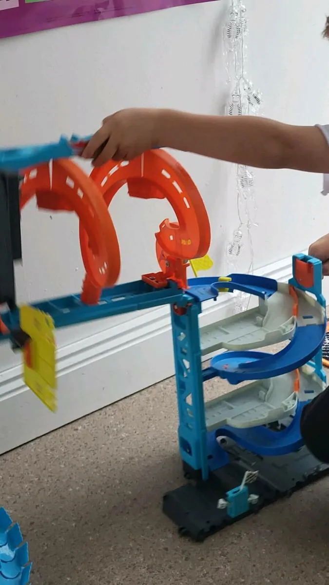 Hotwheels Transforming Race Tower - Image 2