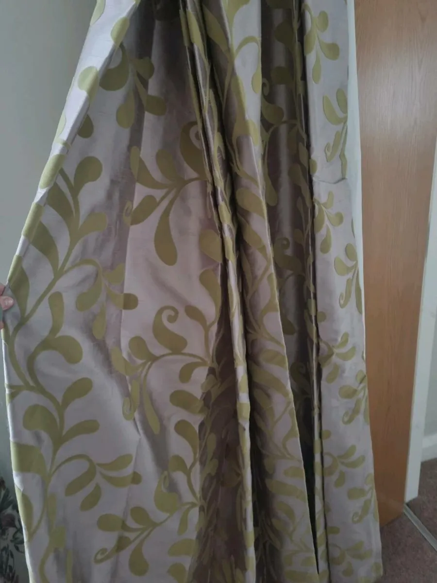2 sets of eyelet curtains - green/beige - Image 1