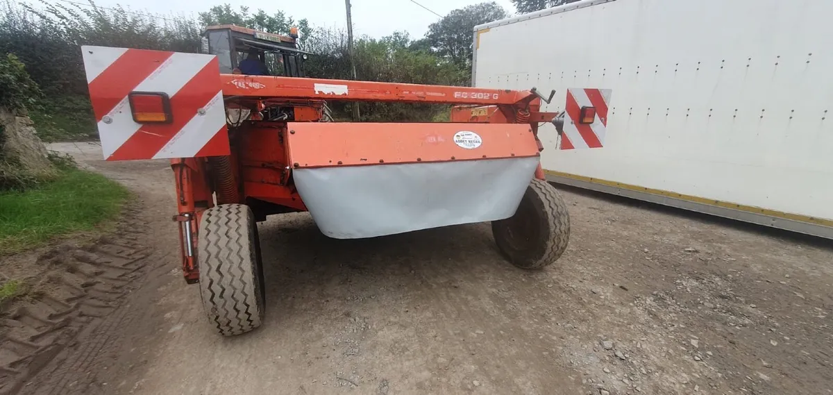 Kuhn 283 nine foot trailed mower - Image 2