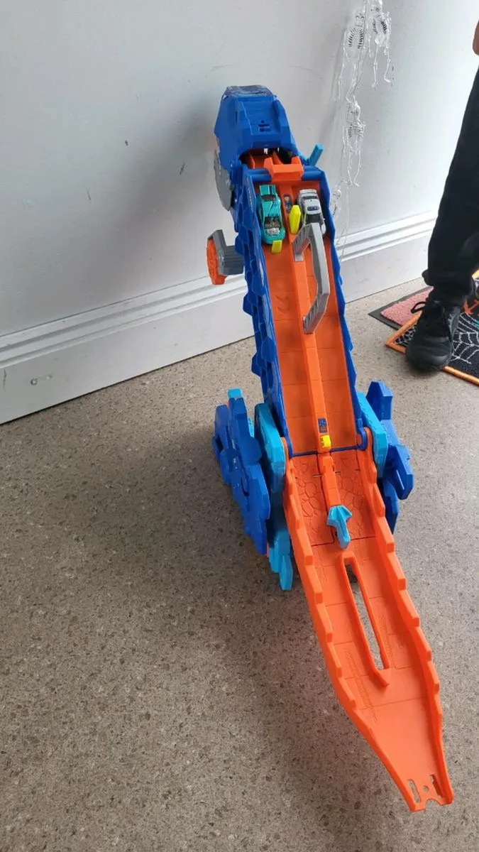 Hotwheels City Ultimate T-REX - Image 4