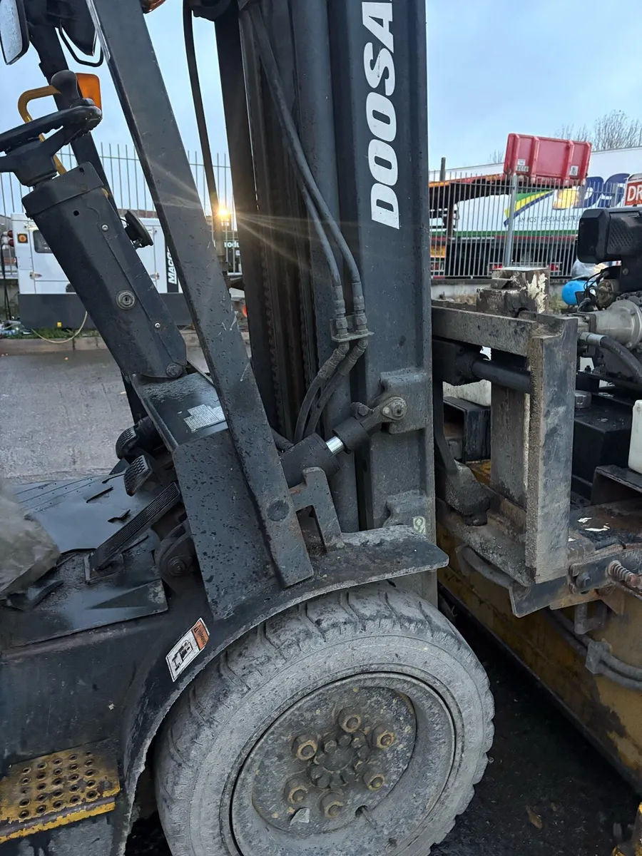 Forklift - Image 2