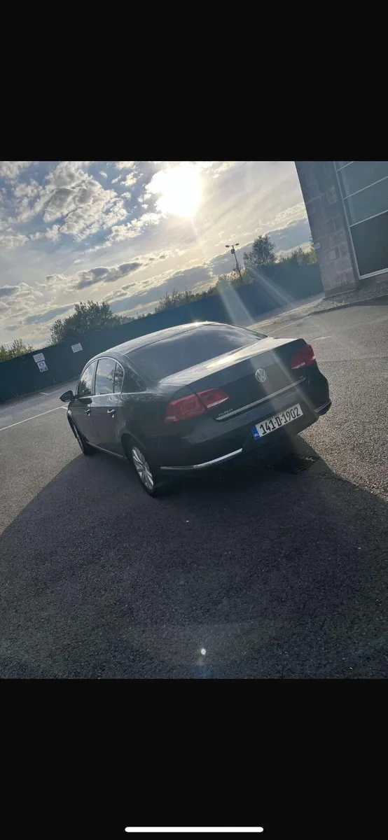 Volkswagen Passat 2014 - Image 2
