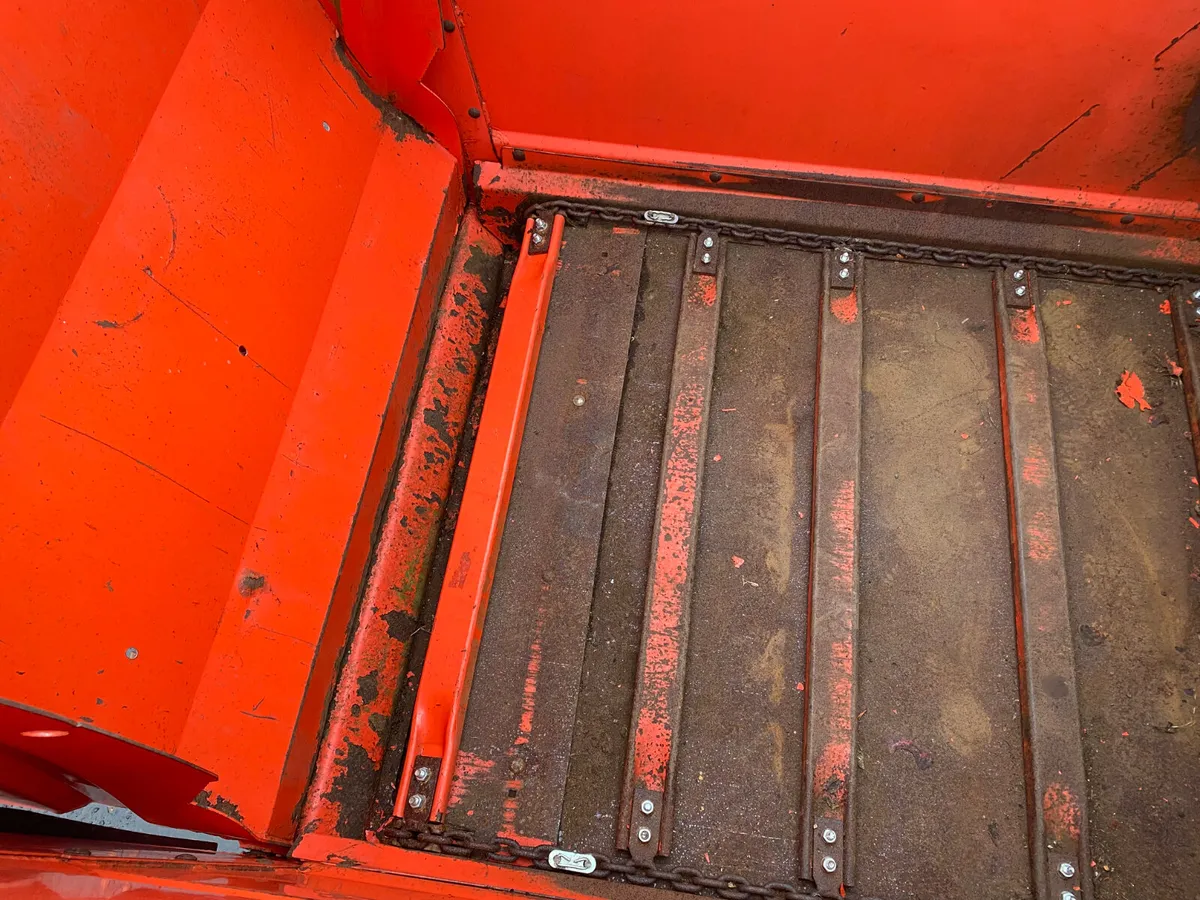 Kuhn Primor 3570M Straw Blower & Silage Feeder - Image 3