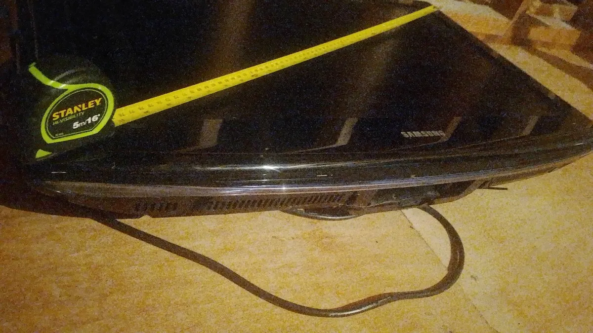 Tv with wall bracket - Image 4