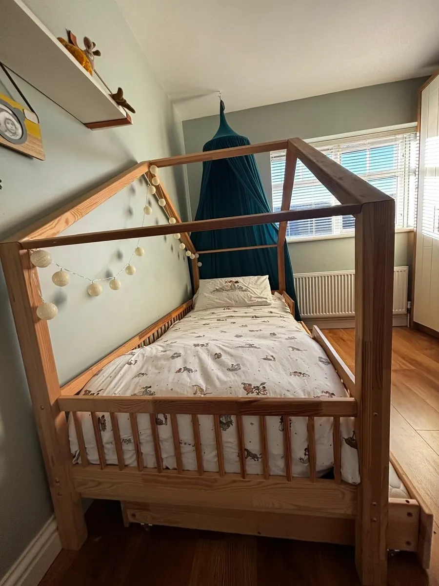 Childrens solid wood bed with trundle - Image 2