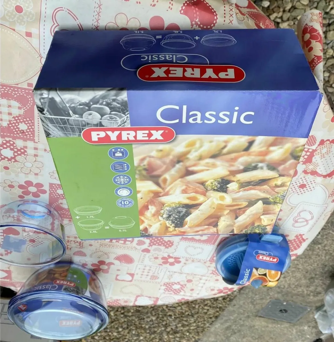 BRAND NEW and SEALED Pyrex Classic Set - Image 3