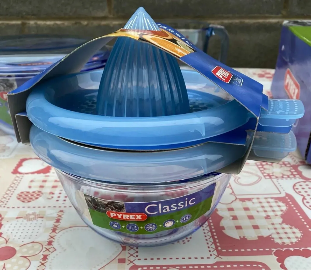 BRAND NEW Glass Pyrex Bowl Dish - Image 1