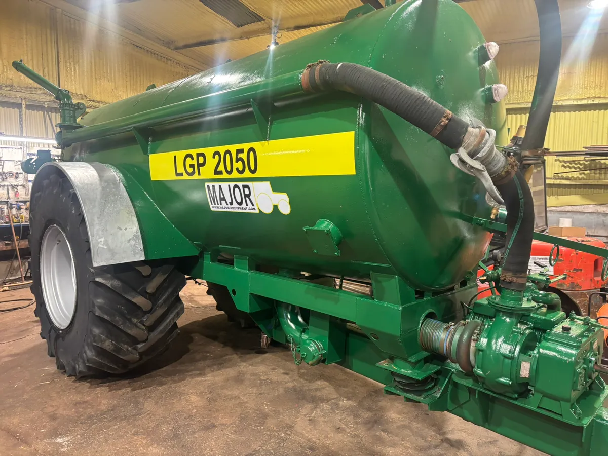 MAJOR 2050 TANKER WITH RAIN GUN - Image 1