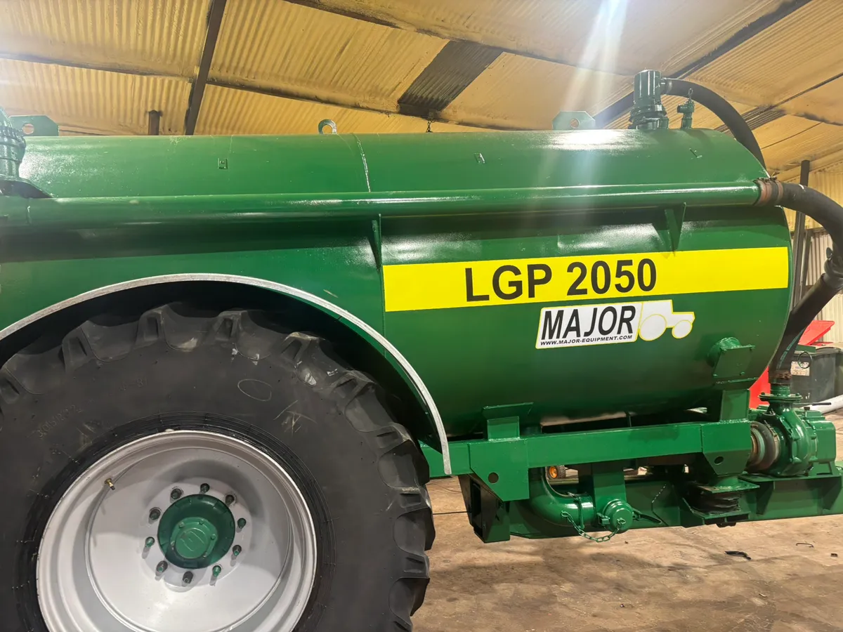 MAJOR 2050 TANKER WITH RAIN GUN - Image 2