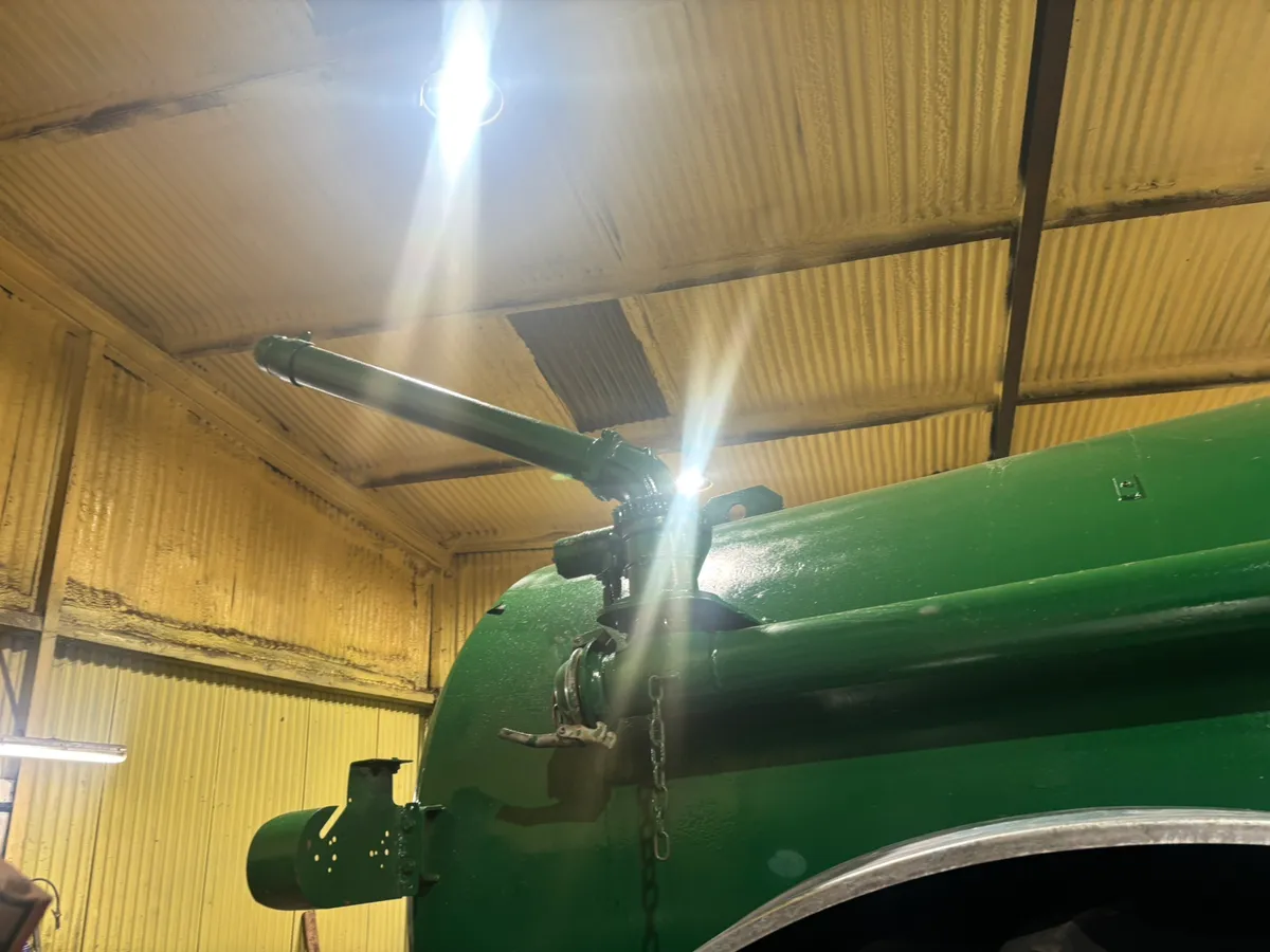 MAJOR 2050 TANKER WITH RAIN GUN - Image 3