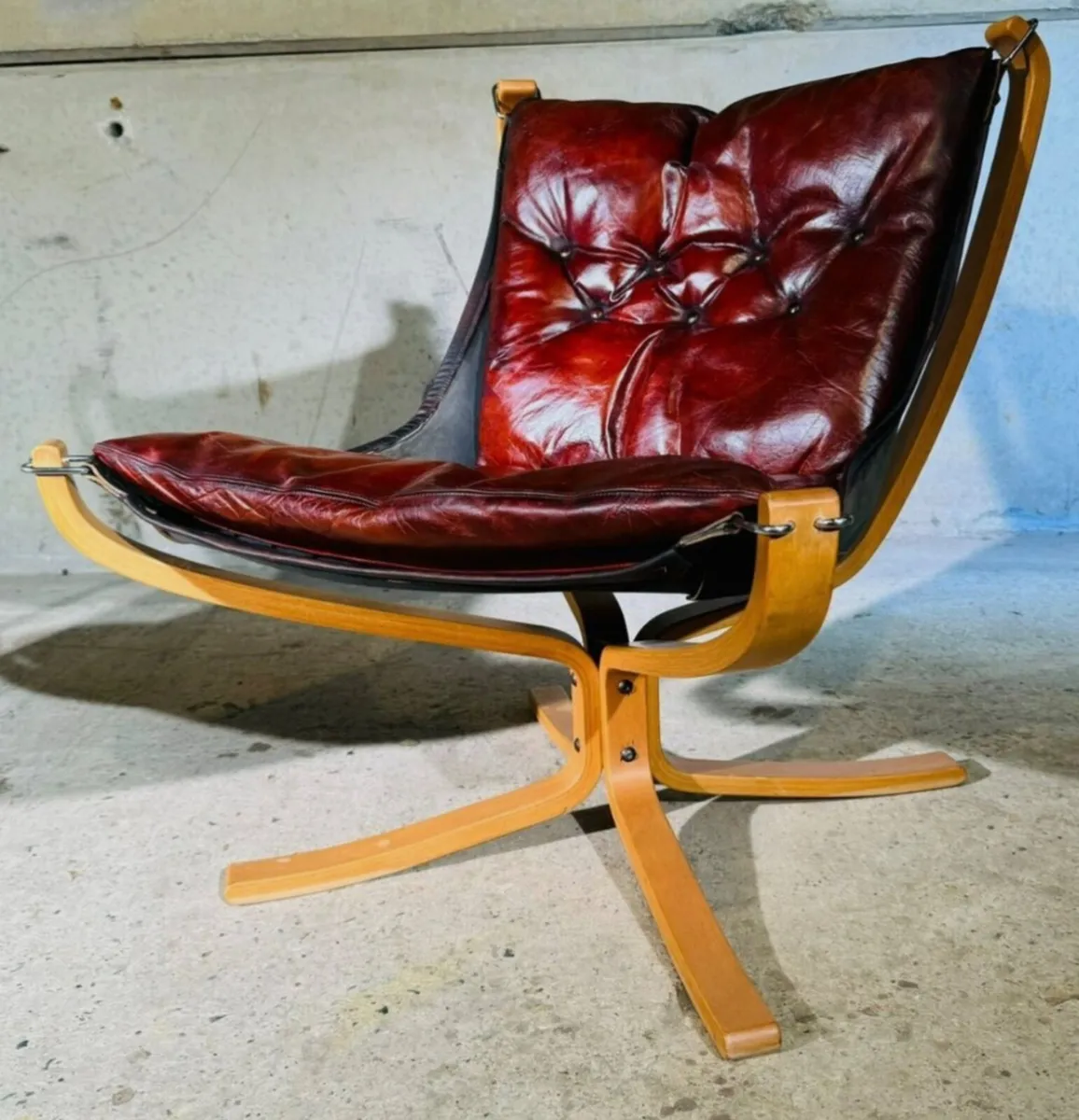 Pair of Sigurd  Ressel Falcon Chairs - Image 1