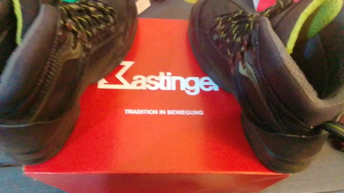 Hiking shoes - Image 1