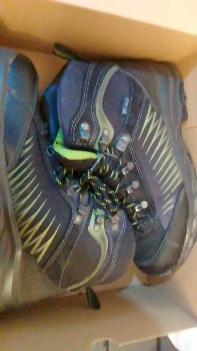 Hiking shoes - Image 3