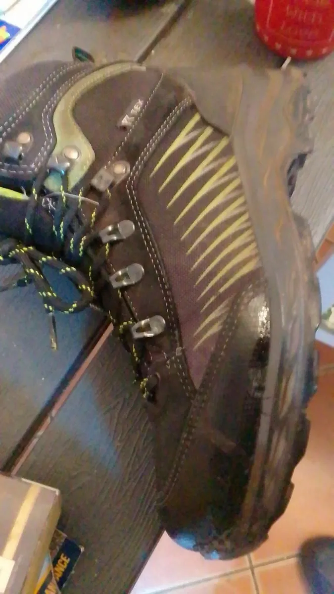 Hiking shoes - Image 4
