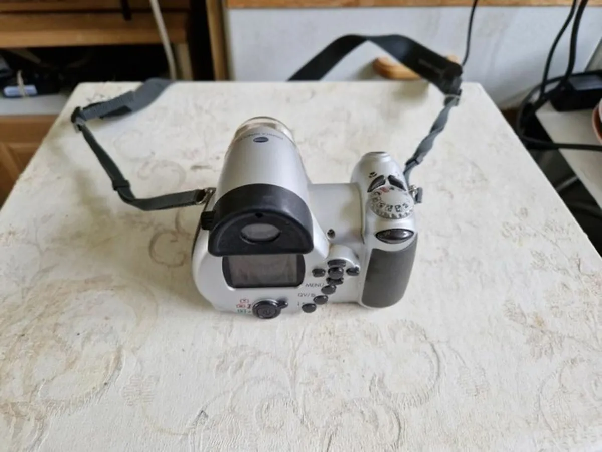 Konica Minolta Dimage Z10 Digital Camera 3.2MP - Image 1