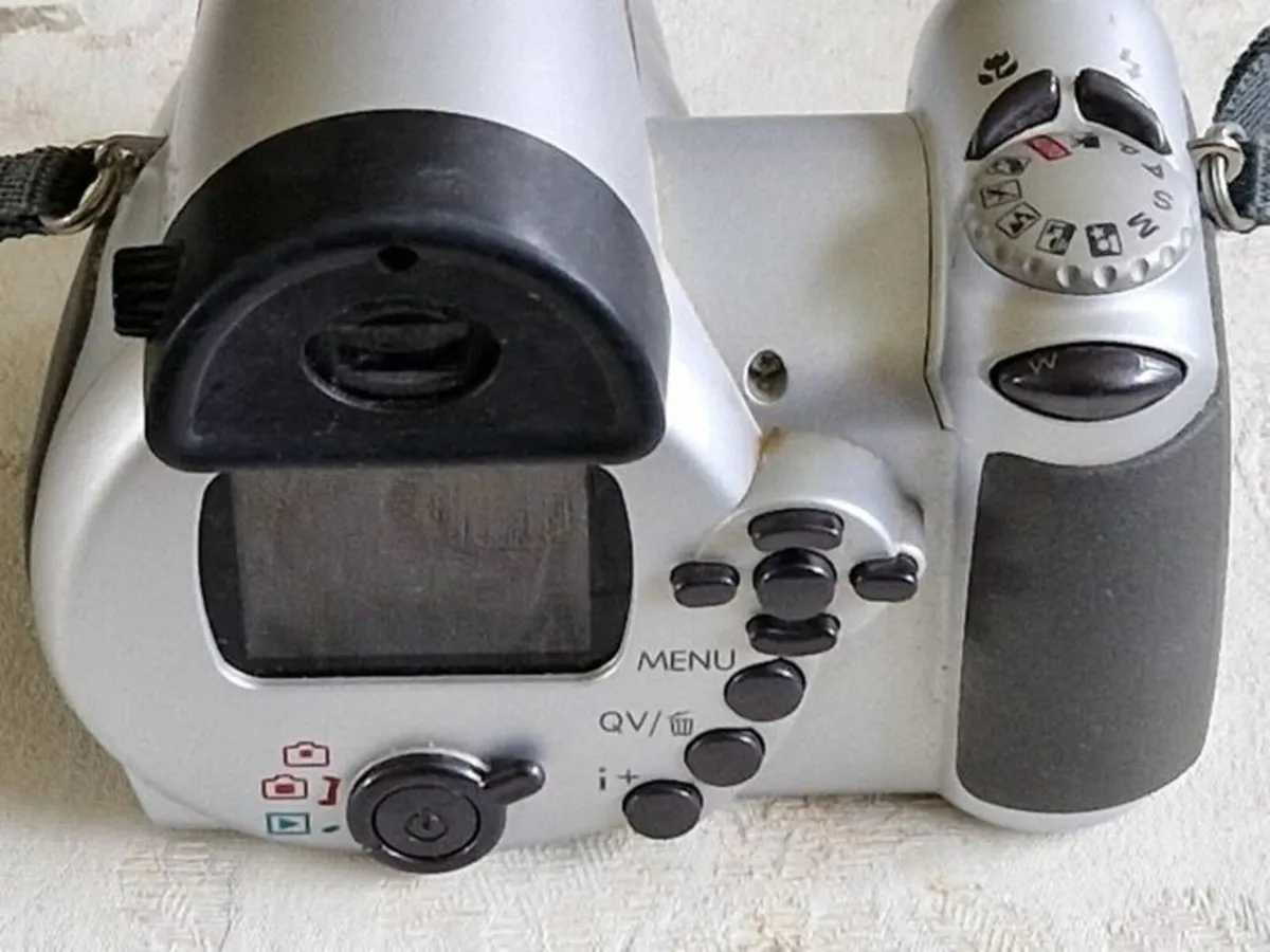 Konica Minolta Dimage Z10 Digital Camera 3.2MP - Image 3