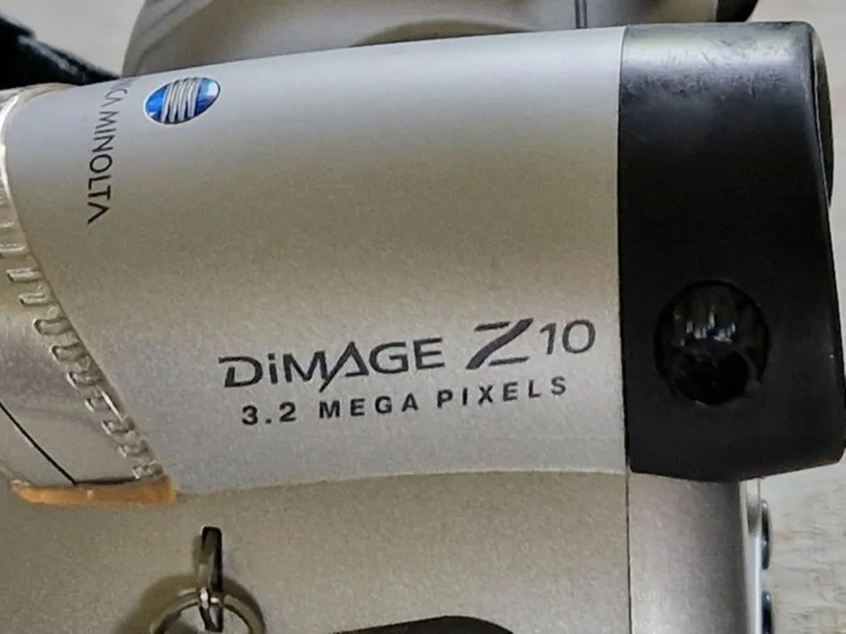 Konica Minolta Dimage Z10 Digital Camera 3.2MP - Image 4