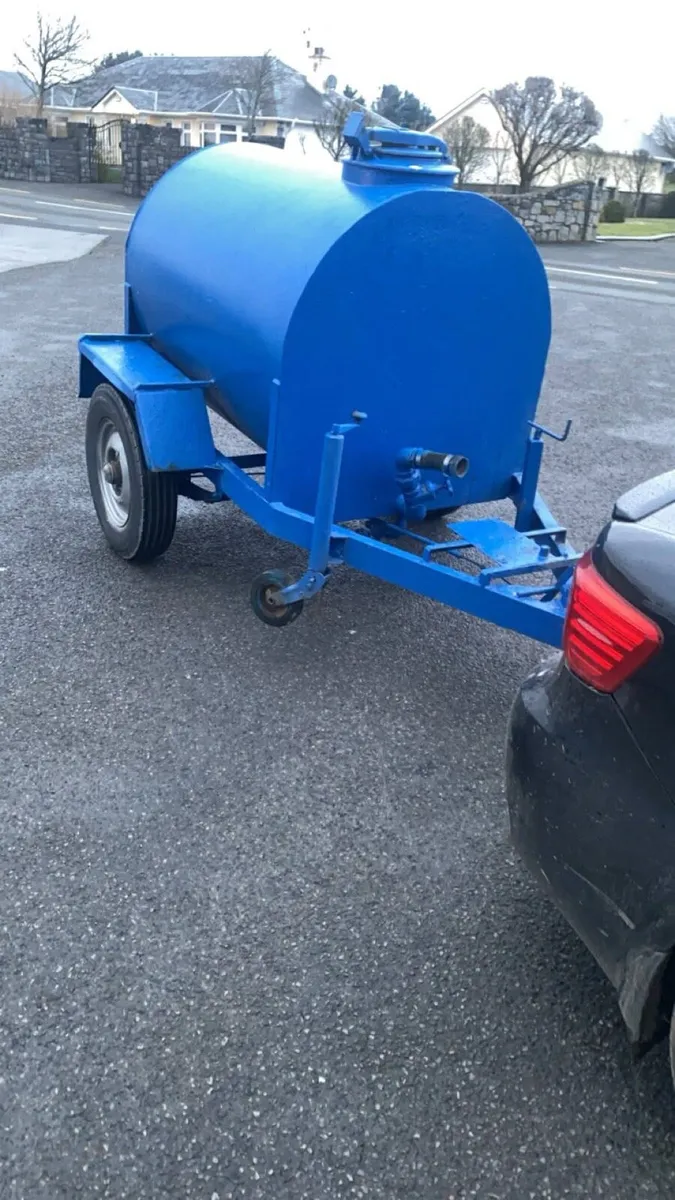 Water bowser - Image 1